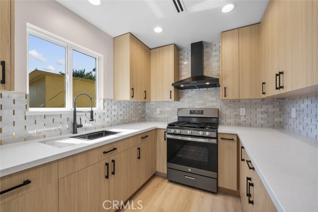 8049 Lullaby Lane, Panorama City CA: https://media.crmls.org/medias/737522aa-bd9e-4949-bce1-e0df06c54be7.jpg