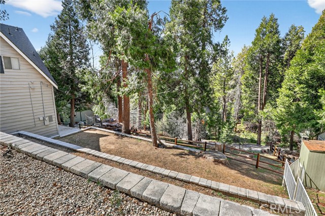 Detail Gallery Image 4 of 40 For 104 Highway 173, Lake Arrowhead,  CA 92352 - 3 Beds | 3 Baths