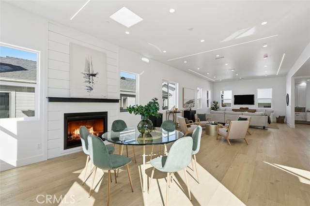 Detail Gallery Image 9 of 45 For 617 N Irena Ave #B,  Redondo Beach,  CA 90277 - 4 Beds | 3/1 Baths