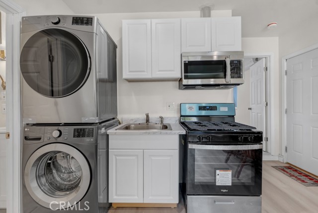 Detail Gallery Image 46 of 61 For 7701 Baird Ave, Reseda,  CA 91335 - – Beds | – Baths