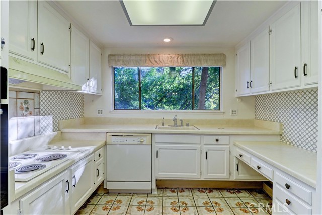 Detail Gallery Image 16 of 56 For 2009 via Mariposa #D,  Laguna Woods,  CA 92637 - 2 Beds | 2 Baths