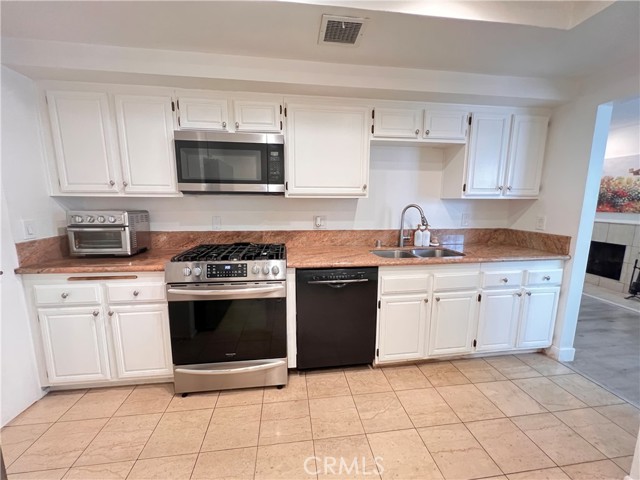 Detail Gallery Image 8 of 35 For 15335 Magnolia #215,  Sherman Oaks,  CA 91403 - 3 Beds | 2 Baths