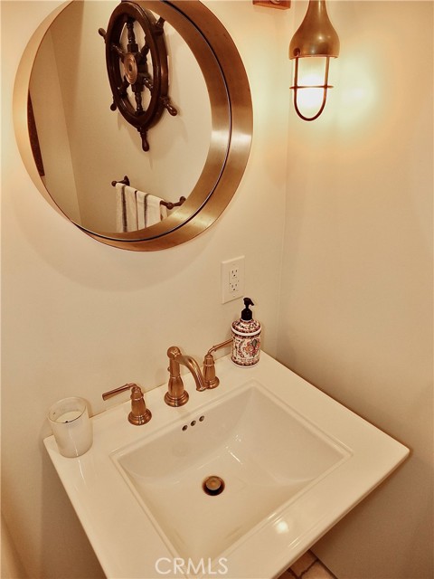 Detail Gallery Image 63 of 71 For 89 Rivo Alto Canal, Long Beach,  CA 90803 - 5 Beds | 3/1 Baths