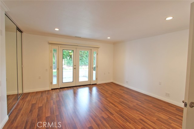 5385 Paseo Del Lago W, Laguna Woods CA: https://media.crmls.org/medias/73782f25-e831-47a3-848d-d25f58cbe773.jpg