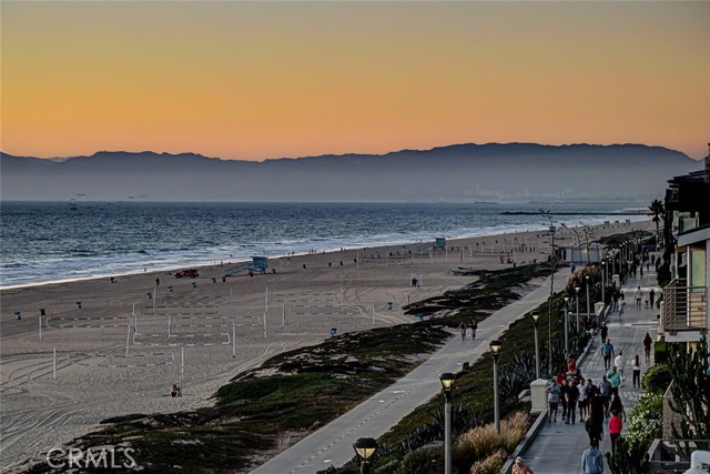 1508 The Strand, Manhattan Beach, California 90266, 5 Bedrooms Bedrooms, ,5 BathroomsBathrooms,Residential,Sold,The Strand,SB24189773