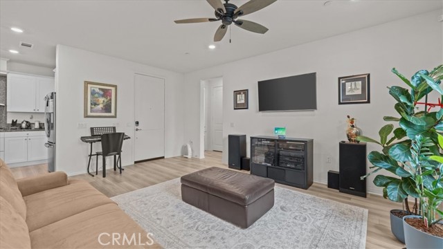 Detail Gallery Image 3 of 27 For 4547 S Luna Privado, Ontario,  CA 91761 - 2 Beds | 2 Baths