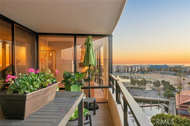 Detail Gallery Image 25 of 65 For 4265 Marina City Dr #901,  Marina Del Rey,  CA 90292 - 3 Beds | 2 Baths