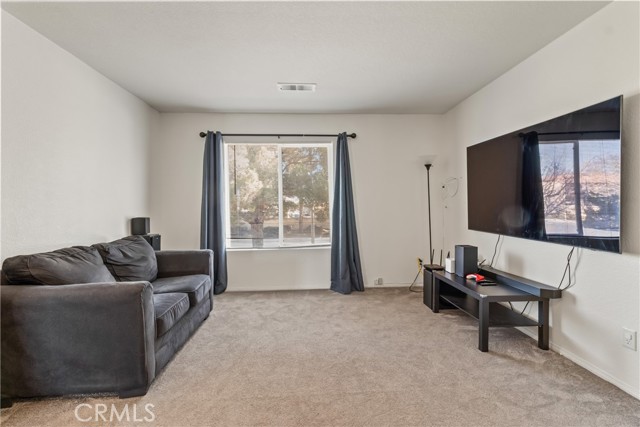 Detail Gallery Image 7 of 14 For 45728 Barham, Lancaster,  CA 93534 - 4 Beds | 3 Baths