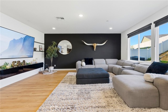 Detail Gallery Image 4 of 45 For 24942 Whispering, Menifee,  CA 92584 - 5 Beds | 3 Baths