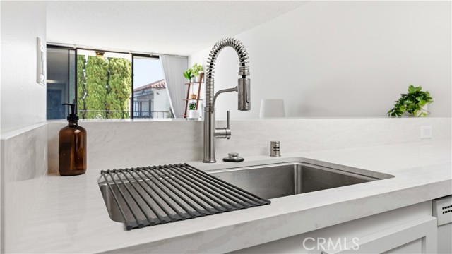 2601 E Ocean Boulevard, Long Beach CA: https://media.crmls.org/medias/737a580c-e072-48a9-8830-c5331a9c80cb.jpg