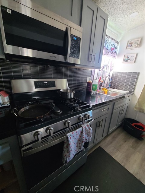 Detail Gallery Image 9 of 19 For 6665 Long Beach Bld #J25,  Long Beach,  CA 90805 - 3 Beds | 1 Baths