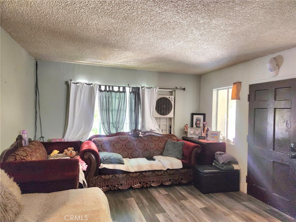 https://media.crmls.org/medias/737ad288-80ed-484f-9118-4b23cc2fde75.jpg?preset=X-Large