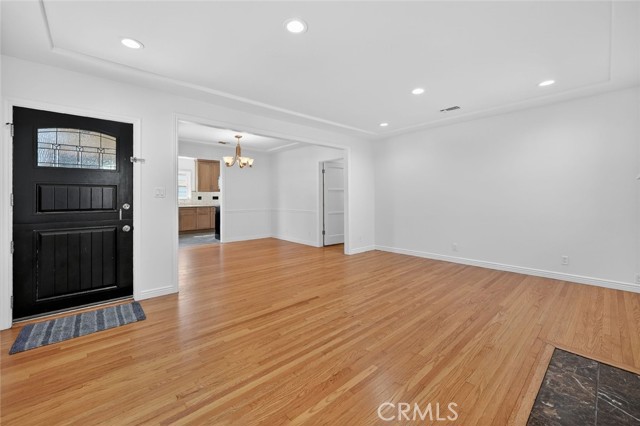 Detail Gallery Image 2 of 29 For 1641 N Catalina, Burbank,  CA 91505 - 3 Beds | 2 Baths