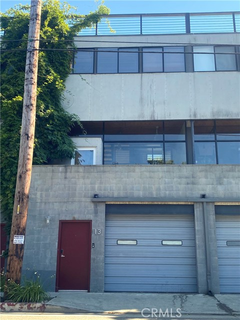 1113 Electric Avenue, Venice CA: https://media.crmls.org/medias/737c8d5f-f74a-4f02-9b9a-1c166bd8eedc.jpg