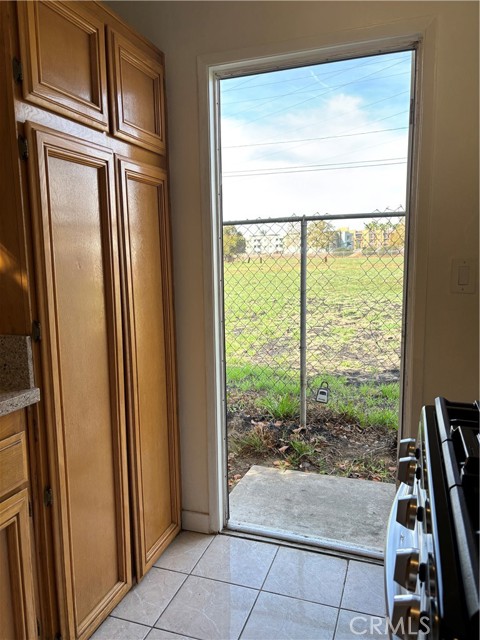 Detail Gallery Image 12 of 23 For 7224 1/4 Florence Ave, Downey,  CA 90240 - 2 Beds | 1 Baths