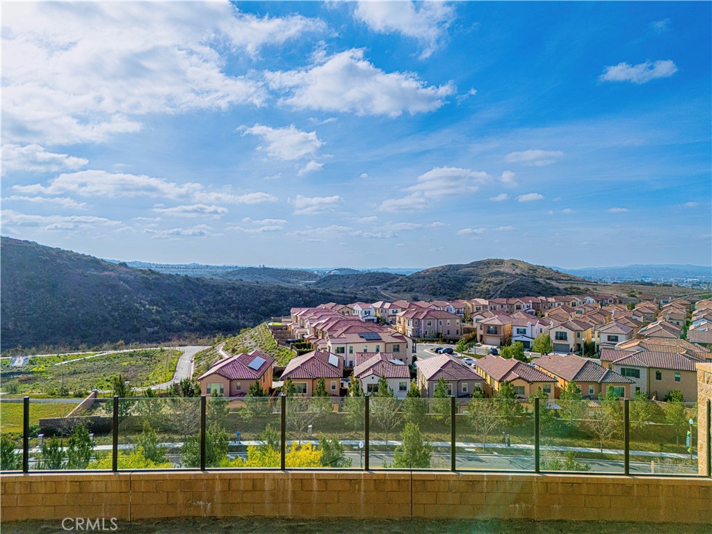 https://media.crmls.org/medias/737d9033-d8cb-43f6-9a34-6f444cc5bca5.jpg?preset=X-Large