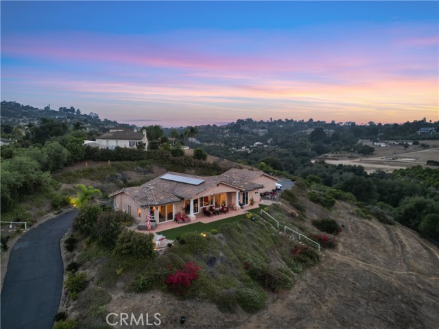 255 Puerta De Lomas, Fallbrook CA: https://media.crmls.org/medias/737e8880-5403-46ec-aef5-ad9463c79559.jpg