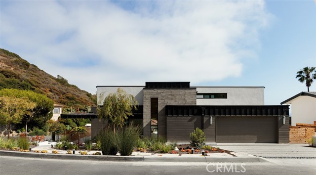 1105 Skyline Drive, Laguna Beach CA: https://media.crmls.org/medias/737e94fb-b05c-4fe3-8364-6da532abde26.jpg