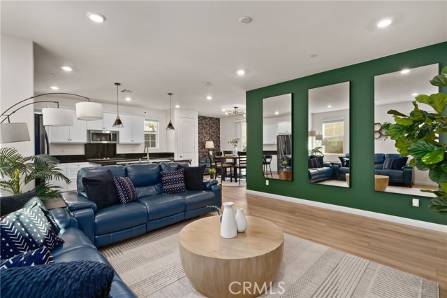 Detail Gallery Image 7 of 31 For 16724 Stags Leap, Fontana,  CA 92336 - 3 Beds | 2/1 Baths