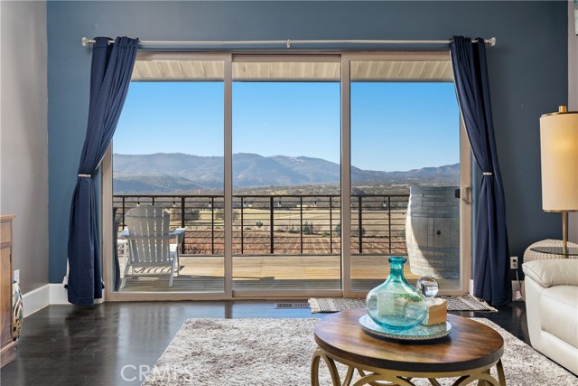 Detail Gallery Image 24 of 53 For 7110 Drake Rd, Paso Robles,  CA 93446 - 4 Beds | 4/1 Baths