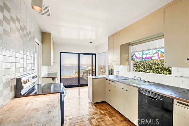 585 Via del Monte, Palos Verdes Estates, California 90274, 3 Bedrooms Bedrooms, ,2 BathroomsBathrooms,Residential,Sold,Via del Monte,PV22020081