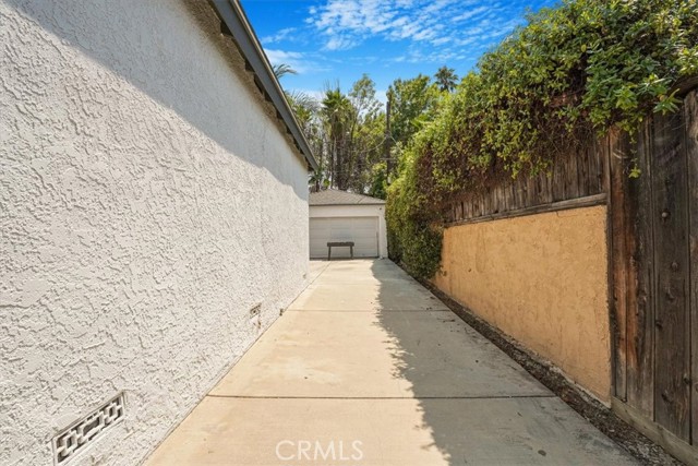 18352 Bessemer Street, Tarzana CA: https://media.crmls.org/medias/73800da1-3c65-474e-944d-2f3c32c4b214.jpg