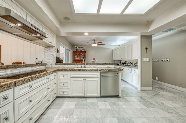 6695 N Van Ness Boulevard, Fresno CA: https://media.crmls.org/medias/73810417-a37d-4bbd-95c5-75dc611cbb43.jpg