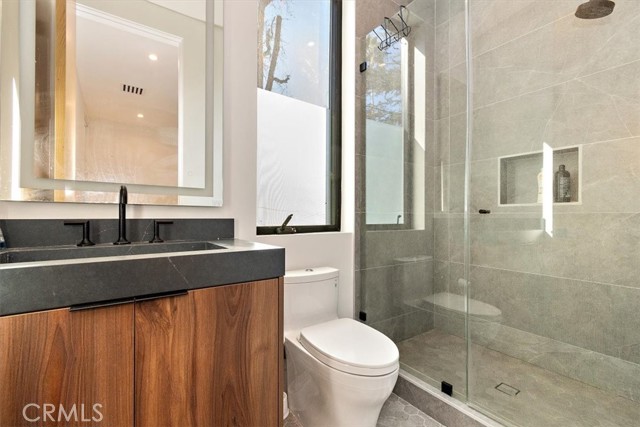 Detail Gallery Image 20 of 44 For 5347 Natick Ave, Sherman Oaks,  CA 91411 - 5 Beds | 5/1 Baths