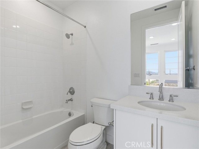 Detail Gallery Image 32 of 41 For 27558 Juniper Ln, Valencia,  CA 91381 - 5 Beds | 4/1 Baths