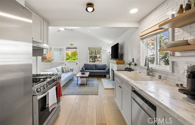 Detail Gallery Image 13 of 24 For 389 Park, Laguna Beach,  CA 92651 - 3 Beds | 2 Baths