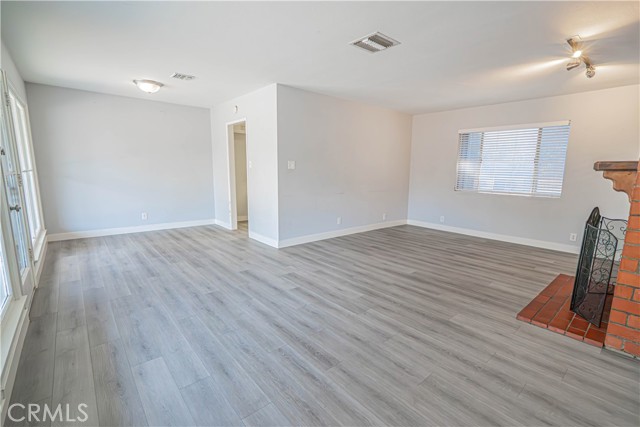 17415 Stagg Street photo 5