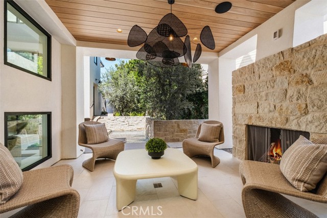 Detail Gallery Image 14 of 59 For 302 Kings Rd, Newport Beach,  CA 92663 - 6 Beds | 8/1 Baths