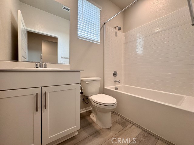 Detail Gallery Image 9 of 44 For 19401 Brush Creek Ave, Lake Elsinore,  CA 92532 - 4 Beds | 3 Baths