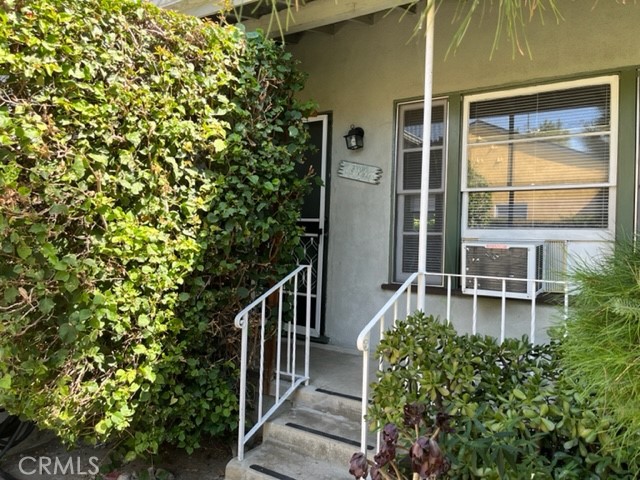 10856 Camarillo Street, Toluca Lake CA: https://media.crmls.org/medias/73864003-ffd5-4120-a097-852c2d43d5c0.jpg