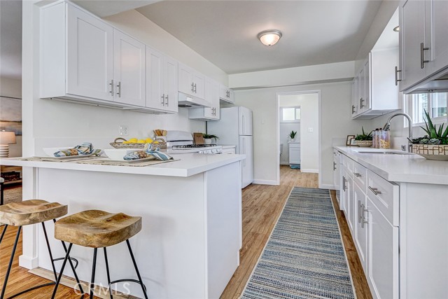 426 S Broadway, Redondo Beach CA: https://media.crmls.org/medias/7386ea6a-35f7-4214-9f71-6af73bb6ed26.jpg