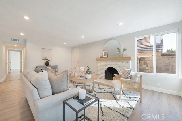 Detail Gallery Image 5 of 28 For 27039 Rio Prado Dr, Valencia,  CA 91354 - 3 Beds | 2 Baths