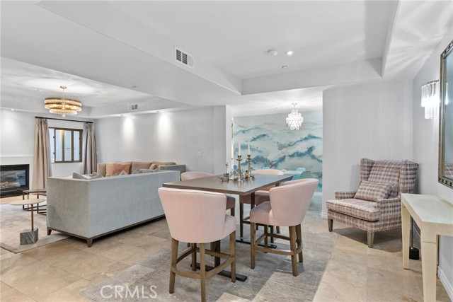 Detail Gallery Image 1 of 29 For 11633 Chenault St #202,  Los Angeles,  CA 90049 - 2 Beds | 2/1 Baths