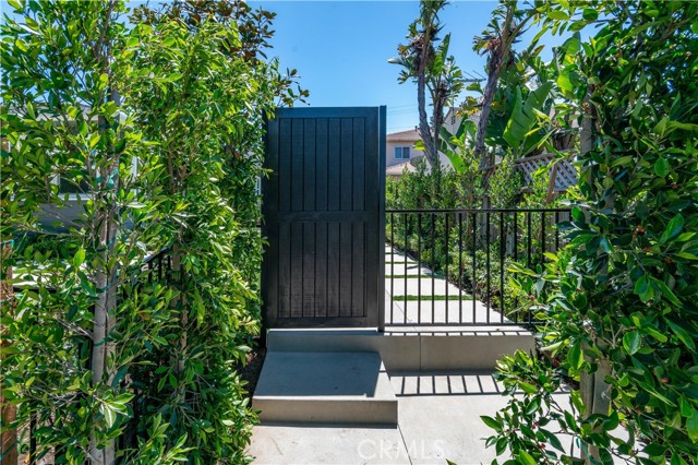 1022 Grant Street, Santa Monica CA: https://media.crmls.org/medias/7387dda8-0a2f-4b20-b9ba-c71e502abcd8.jpg