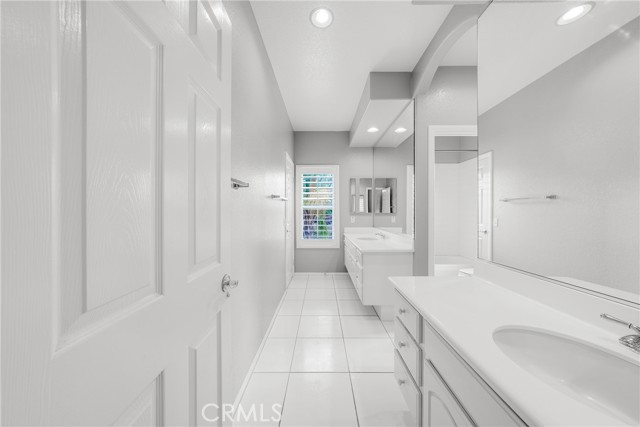 32879 Valentino Way, Temecula CA: https://media.crmls.org/medias/73886ab3-4be3-48ca-9f92-5b354e48e987.jpg