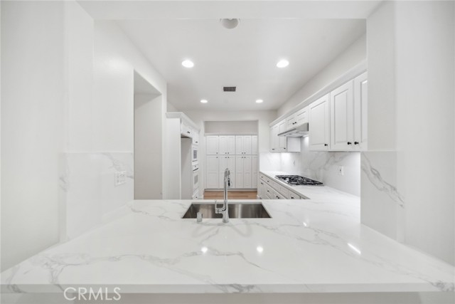 Detail Gallery Image 5 of 23 For 236 Terra Cotta, Irvine,  CA 92603 - 3 Beds | 2/1 Baths