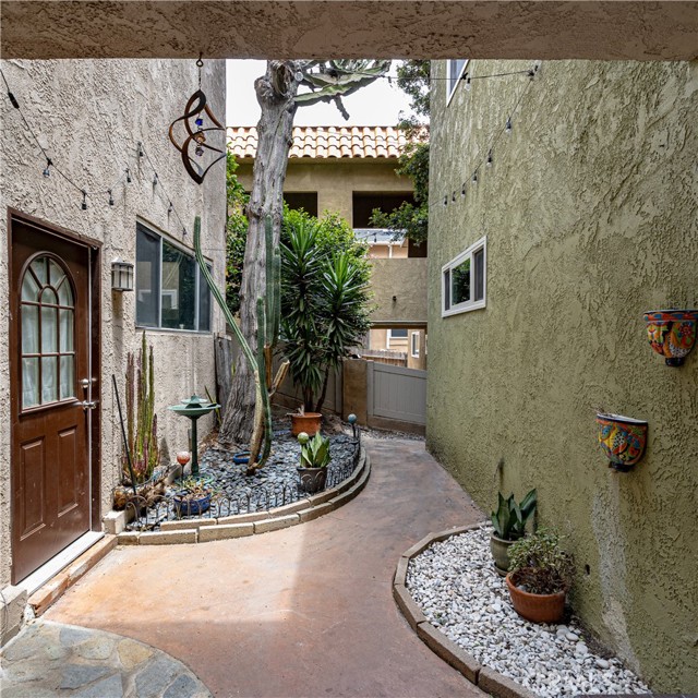 1036 Palos Verdes Boulevard, Redondo Beach CA: https://media.crmls.org/medias/7388e13b-7d37-4c1b-8f8a-93a64bac3711.jpg
