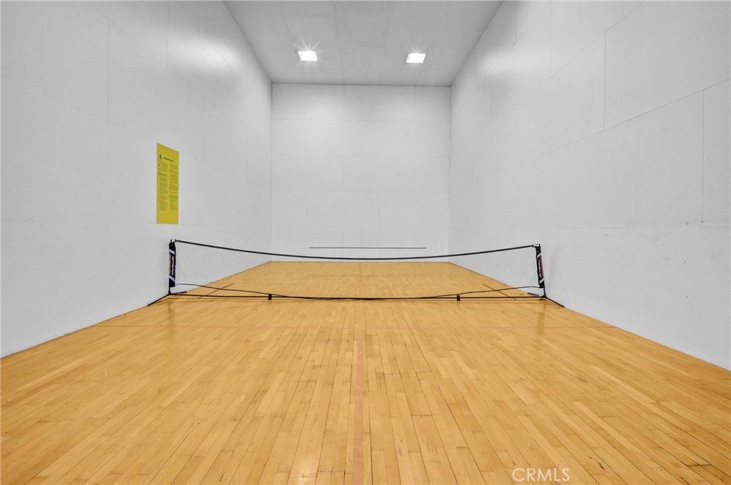 https://media.crmls.org/medias/7389cfa7-2ff3-4797-9119-89fc3392add3.jpg?preset=X-Large