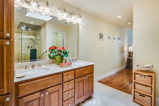 32 Malaga Place, Manhattan Beach, California 90266, 2 Bedrooms Bedrooms, ,1 BathroomBathrooms,Residential,Sold,Malaga,SB17034597