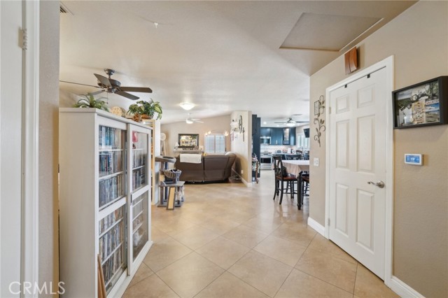 6253 Hamilton Court, Chino CA: https://media.crmls.org/medias/738b72bf-9711-40f9-a6ea-5d73c031e65a.jpg
