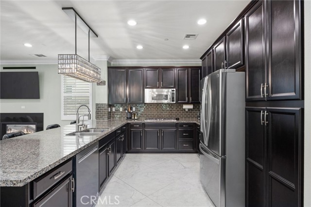 28537 Vista Del Rio Drive, Valencia CA: https://media.crmls.org/medias/738d03cd-1817-4837-81f0-79c3fcfd0b61.jpg