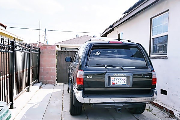 side yard can park two cars