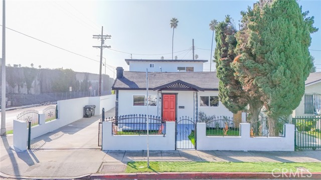 Detail Gallery Image 10 of 38 For 430 W 64th, Los Angeles,  CA 90003 - 3 Beds | 3 Baths