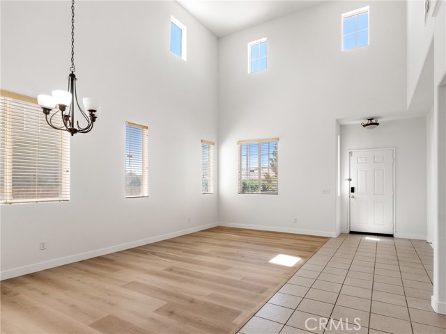 Detail Gallery Image 5 of 25 For 14580 Phoenix St, Victorville,  CA 92394 - 4 Beds | 3 Baths