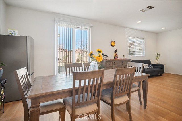 Detail Gallery Image 7 of 37 For 3817 E Avenue Q12, Palmdale,  CA 93550 - 4 Beds | 3 Baths