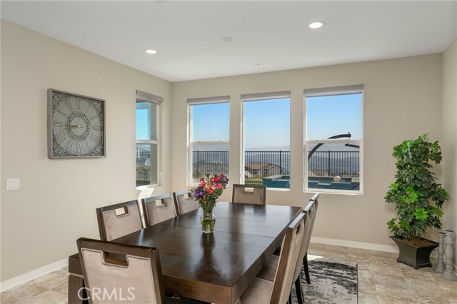 Detail Gallery Image 10 of 46 For 28511 Sparrow Way, Saugus,  CA 91350 - 5 Beds | 5 Baths